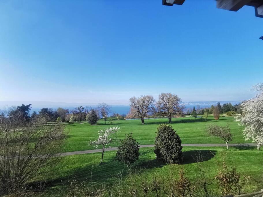 Appartement Vue Sur Le Golf Et Le Lac Leman Publier Eksteriør bilde